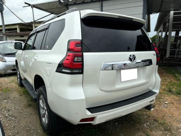 TOYOTA LAND CRUISER PRADO - Image 9