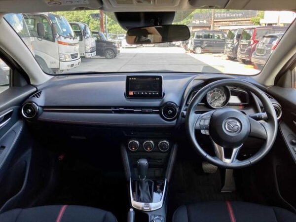 MAZDA DEMIO - Image 9