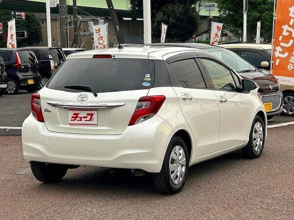 TOYOTA VITZ - Image 10