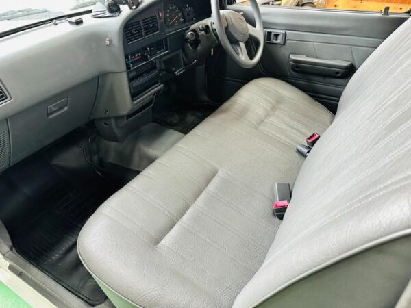 TOYOTA HILUX - Image 10