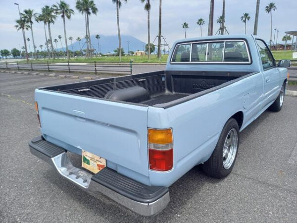 TOYOTA HILUX - Image 10