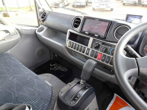 TOYOTA DYNA - Image 10