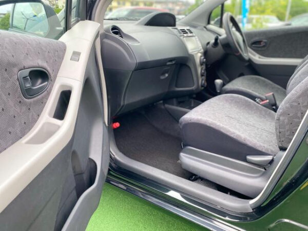 TOYOTA VITZ - Image 10