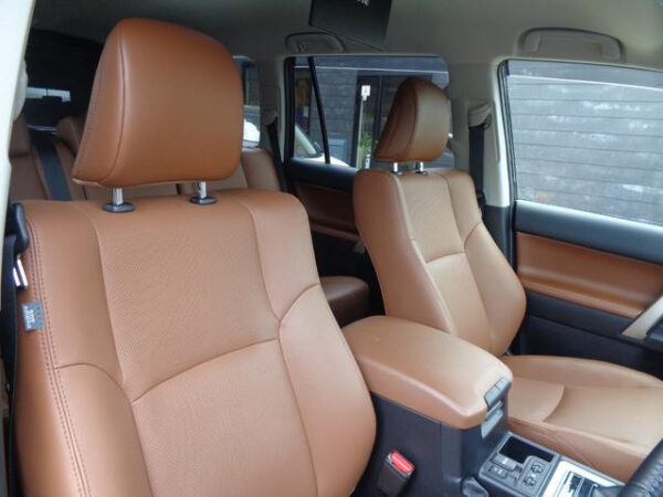 TOYOTA LAND CRUISER PRADO - Image 10