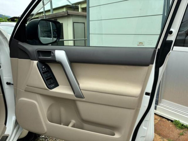 TOYOTA LAND CRUISER PRADO - Image 10