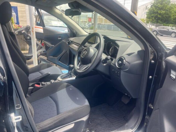 MAZDA DEMIO - Image 10