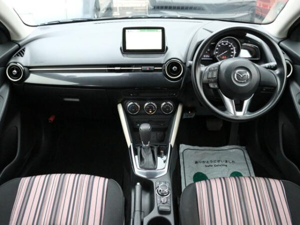 MAZDA DEMIO - Image 2