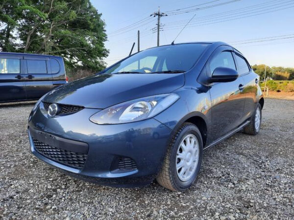 MAZDA DEMIO - Image 2