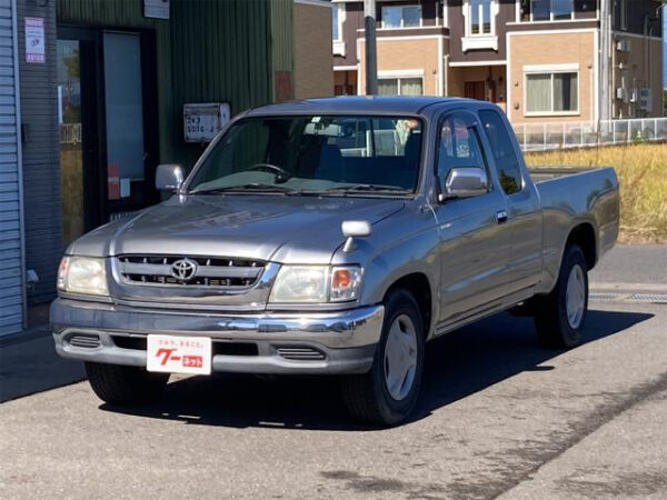 TOYOTA HILUX - Image 2
