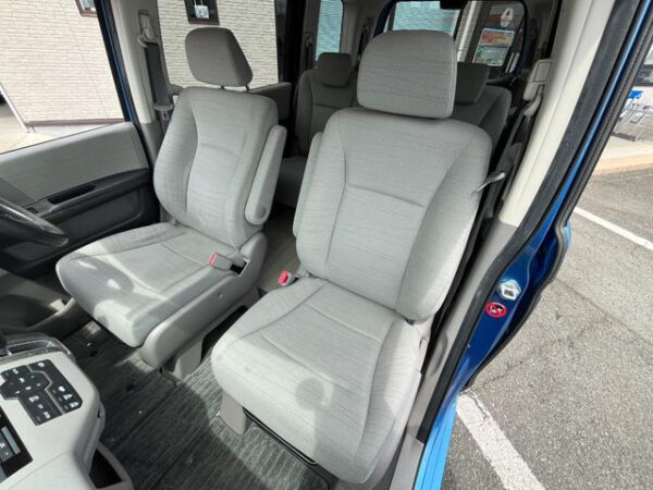 HONDA STEP WAGON - Image 11