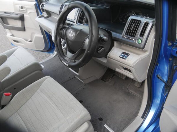 HONDA STEP WAGON - Image 11