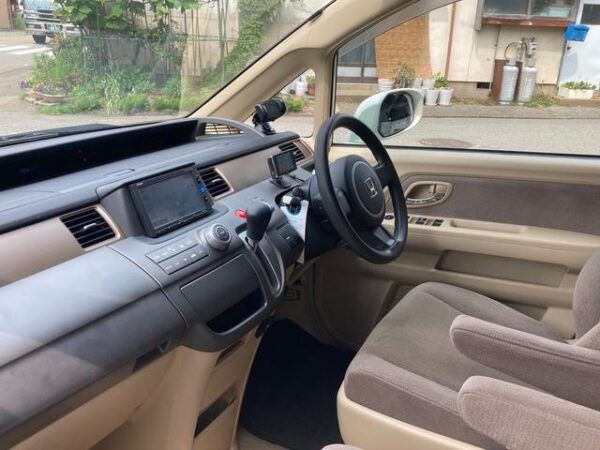 HONDA STEP WAGON - Image 11