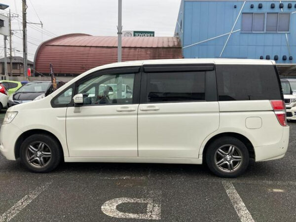 HONDA STEP WAGON - Image 11