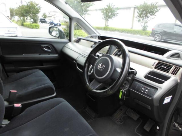 HONDA STEP WAGON - Image 11