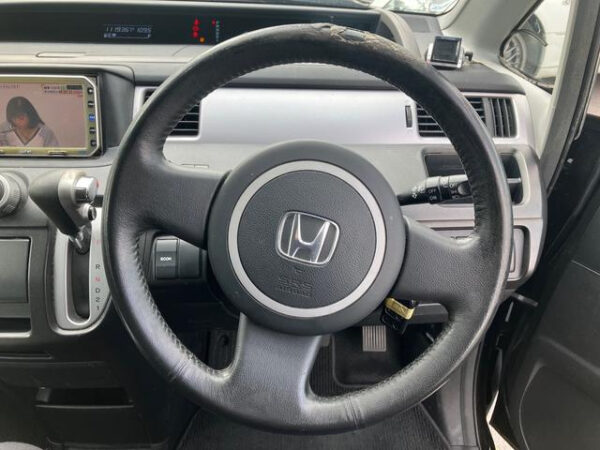 HONDA STEP WAGON - Image 11