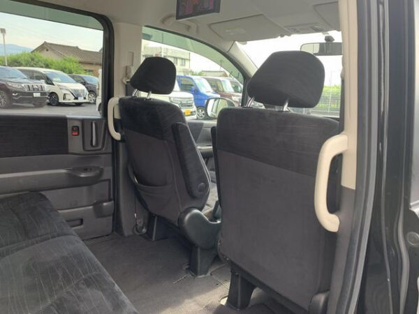 HONDA STEP WAGON - Image 11