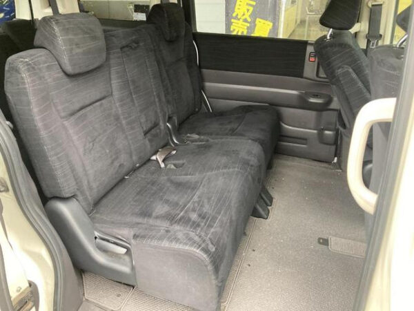HONDA STEP WAGON - Image 12
