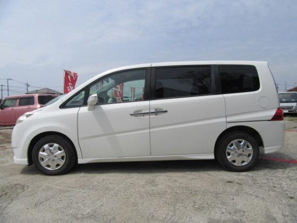 HONDA STEP WAGON - Image 12