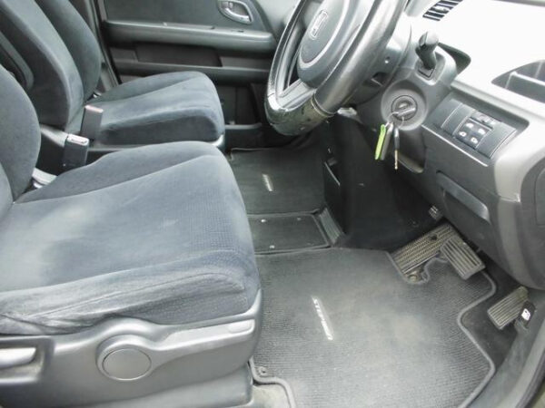 HONDA STEP WAGON - Image 12