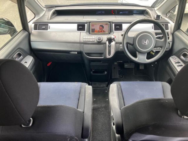 HONDA STEP WAGON - Image 12