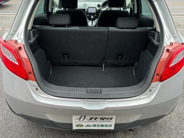 MAZDA DEMIO - Image 12