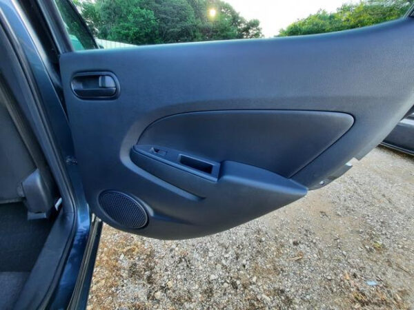MAZDA DEMIO - Image 12