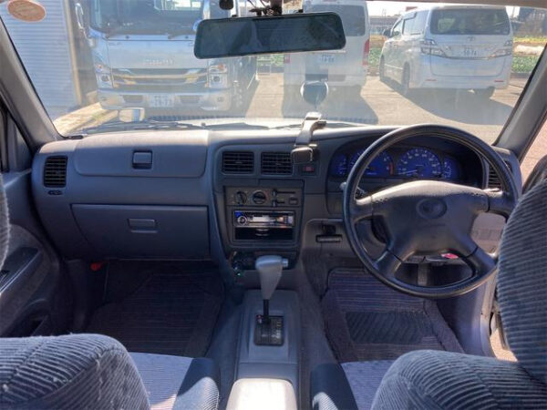 TOYOTA HILUX - Image 12