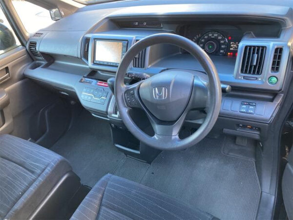 HONDA STEP WAGON - Image 12