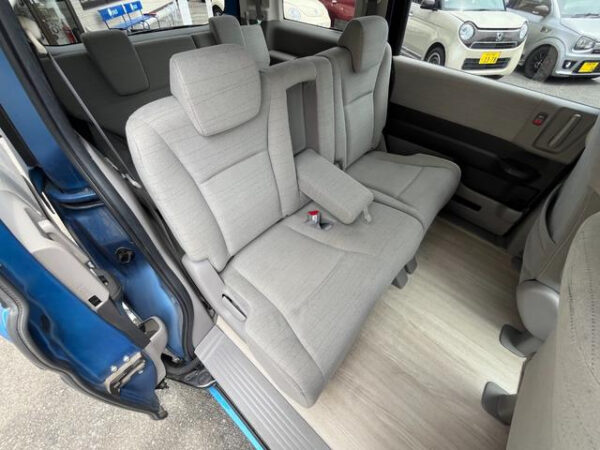 HONDA STEP WAGON - Image 13