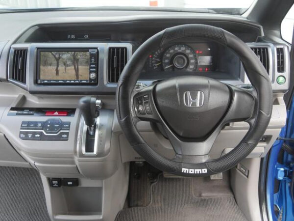 HONDA STEP WAGON - Image 13
