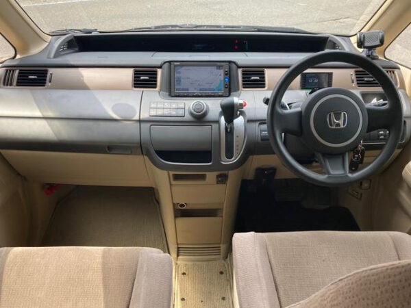 HONDA STEP WAGON - Image 13