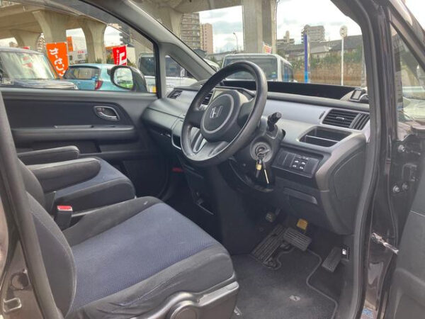 HONDA STEP WAGON - Image 13