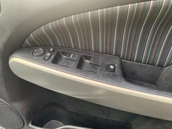 MAZDA DEMIO - Image 13