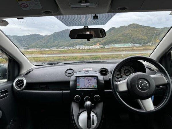 MAZDA DEMIO - Image 13