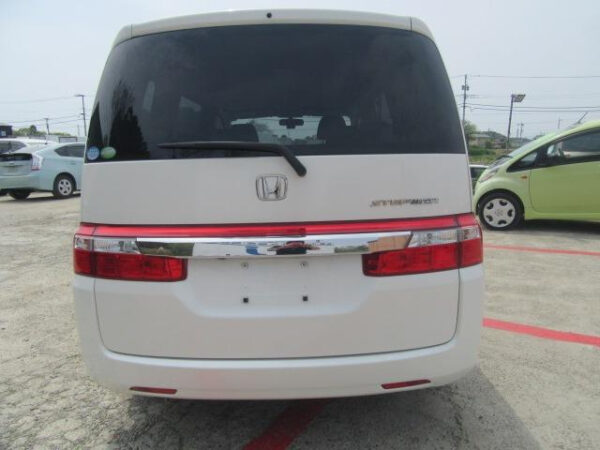 HONDA STEP WAGON - Image 14