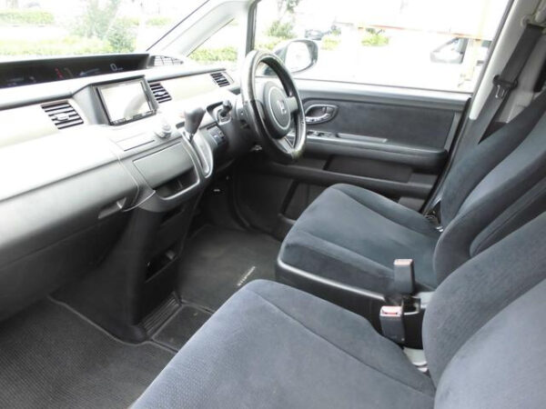 HONDA STEP WAGON - Image 14