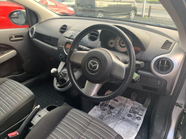 MAZDA DEMIO - Image 14