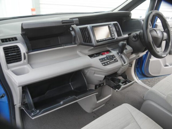 HONDA STEP WAGON - Image 15