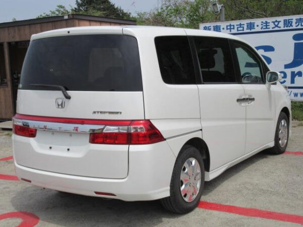 HONDA STEP WAGON - Image 15