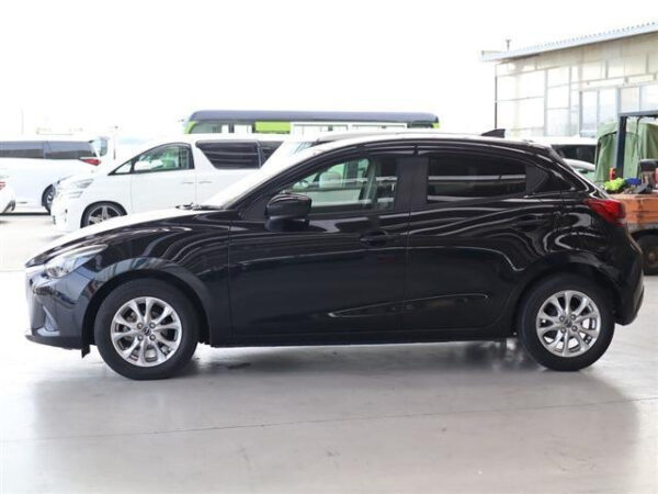 MAZDA DEMIO - Image 15