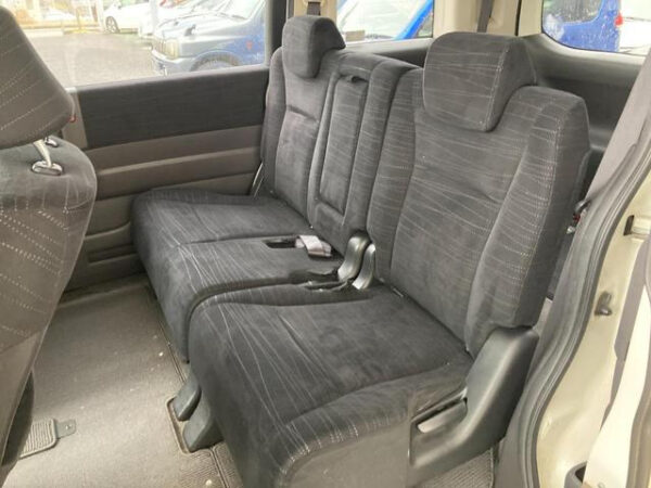 HONDA STEP WAGON - Image 16