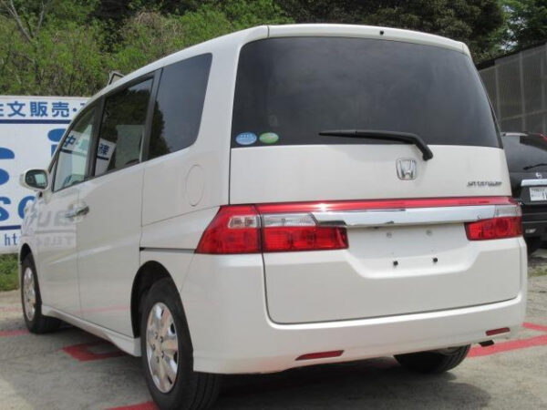 HONDA STEP WAGON - Image 16