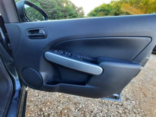 MAZDA DEMIO - Image 16