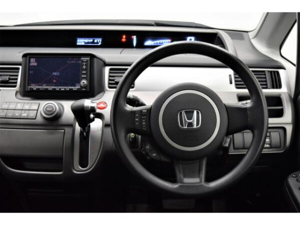 HONDA STEP WAGON - Image 16