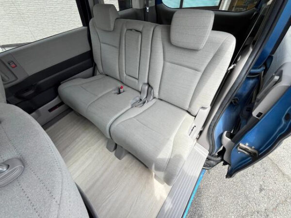 HONDA STEP WAGON - Image 17