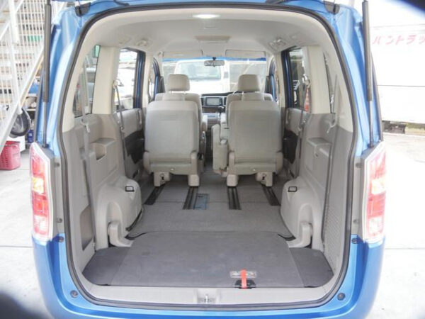 HONDA STEP WAGON - Image 17