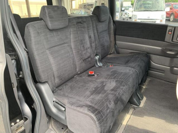 HONDA STEP WAGON - Image 18
