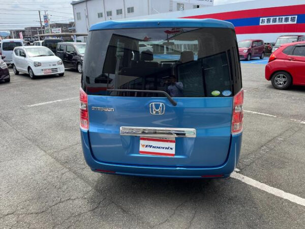 HONDA STEP WAGON - Image 18