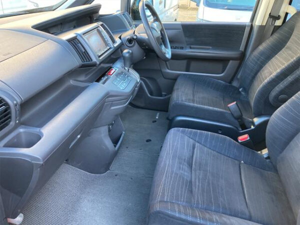 HONDA STEP WAGON - Image 19