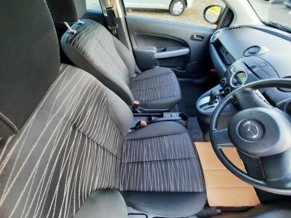 MAZDA DEMIO - Image 20